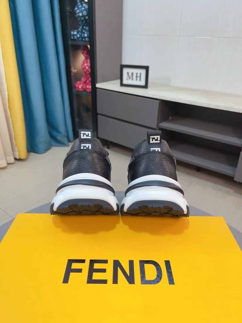 Men's Men's Shoes 💰458🌹🌹[fendi] Fendi's classic and comfortable men's, this complex sneaker is made of soft calfskin➕genuine leather lining➕original ultra-light rubber material with rough outsole. This unique light style is suitable for the casual and refined sensibility of this season. It is comfortable and natural on the feet. It is an everyday style for casual travel in autumn and winter! 38/44